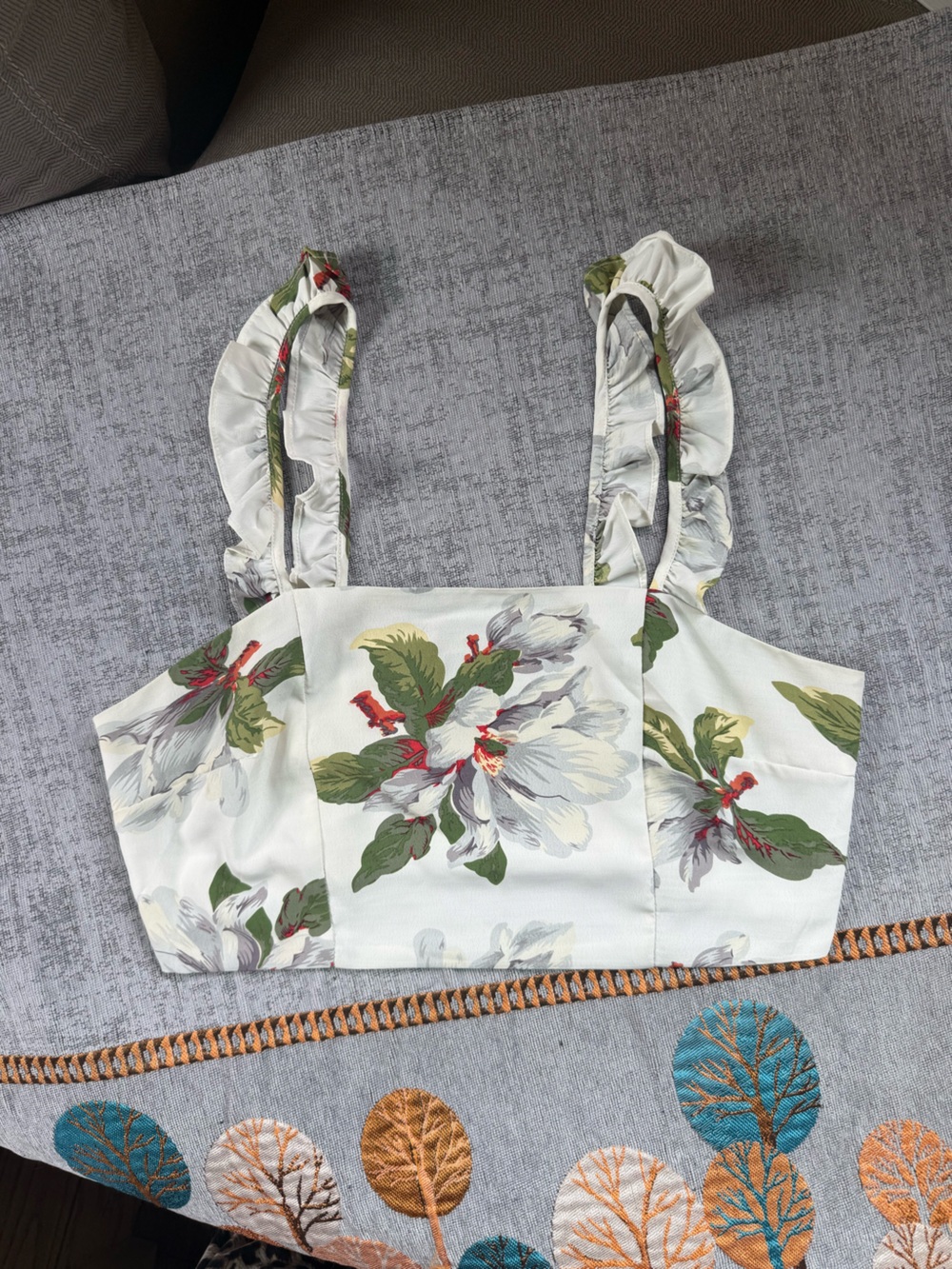 Floral Ruffle-Strap Top in White & Green